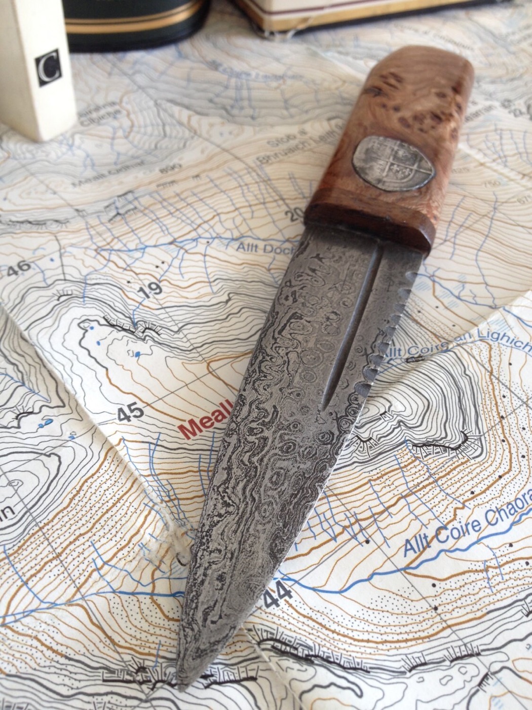 Burr Elm Sgian Dubh with Elizabeth I Sixpence, "Earl of Eglington Relic"